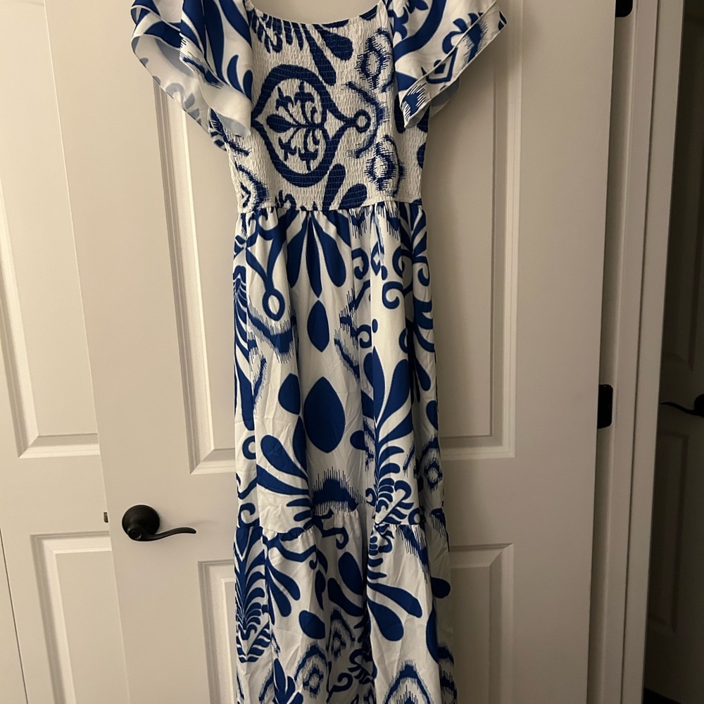 BLUE AND WHITE LIGHTWEIGHT SUMMER MAXI DRESS